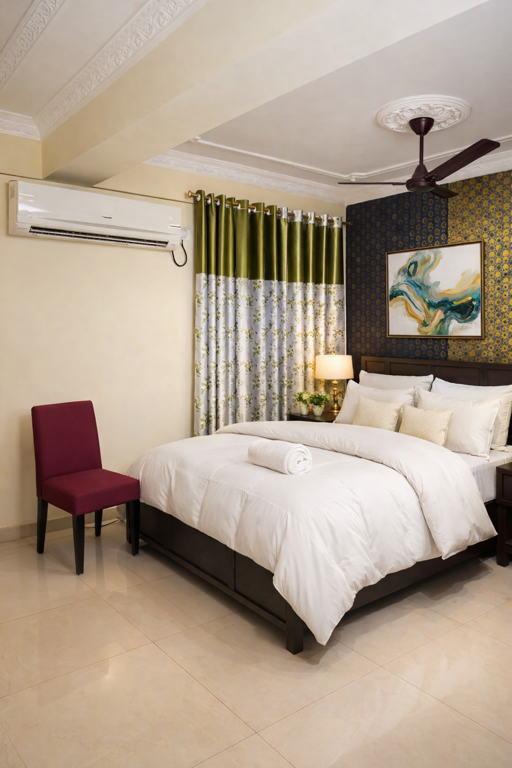 Oxy Hotel Velvet Crown 